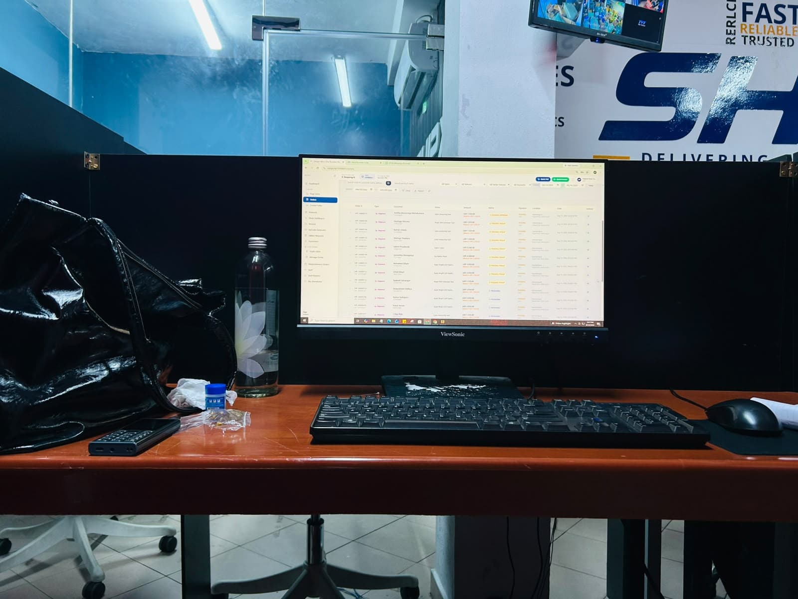 SellMate orders list on a ShipX call center desk